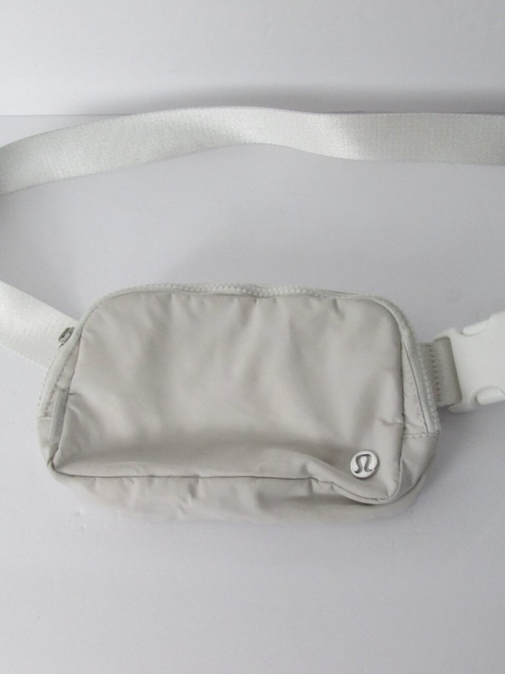 Lululemon Everywhere Belt Bag Light Gray Zip Close Adjustable Strap